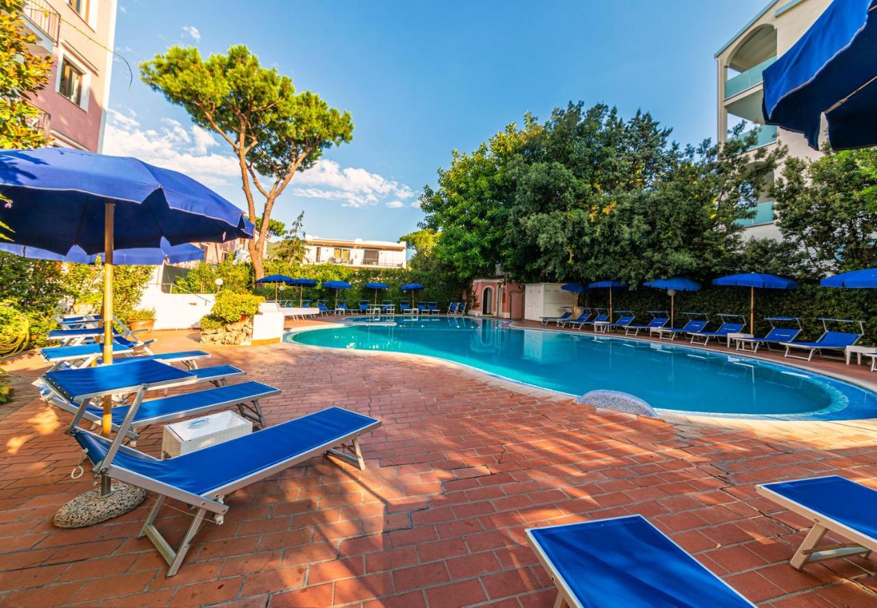 Hotel San Valentino Terme Иския Екстериор снимка