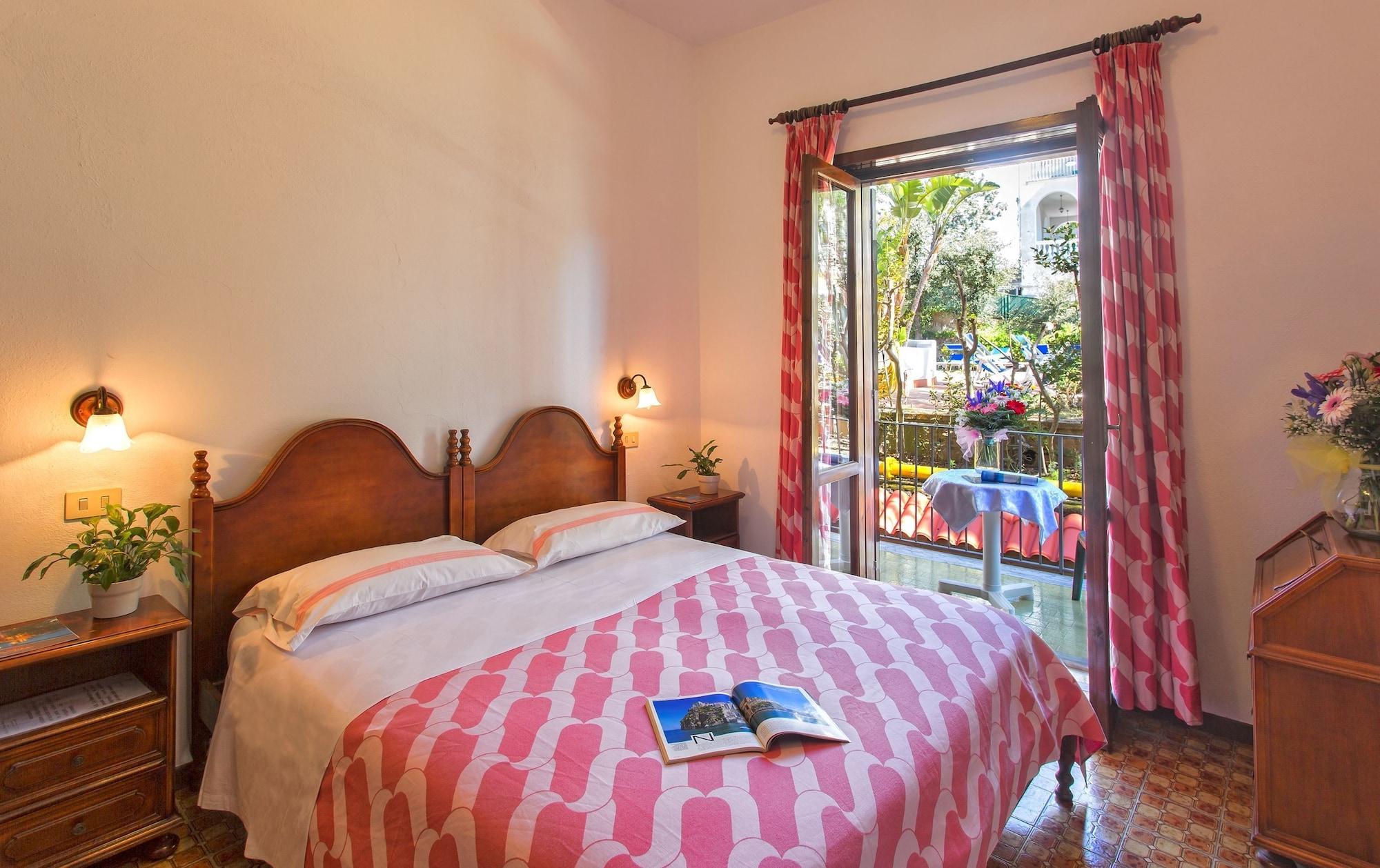 Hotel San Valentino Terme Иския Екстериор снимка