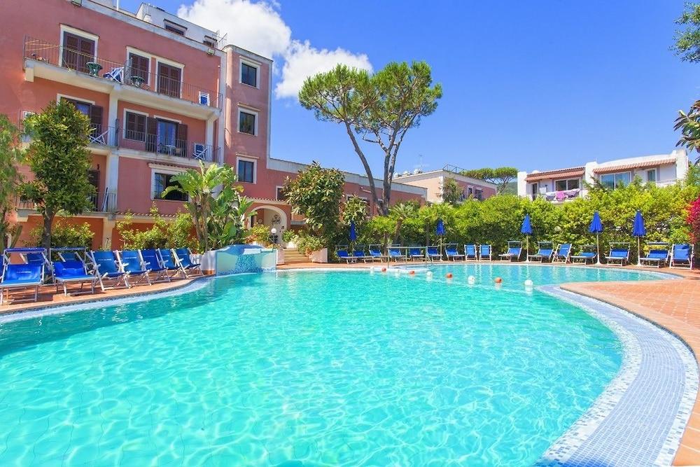 Hotel San Valentino Terme Иския Екстериор снимка