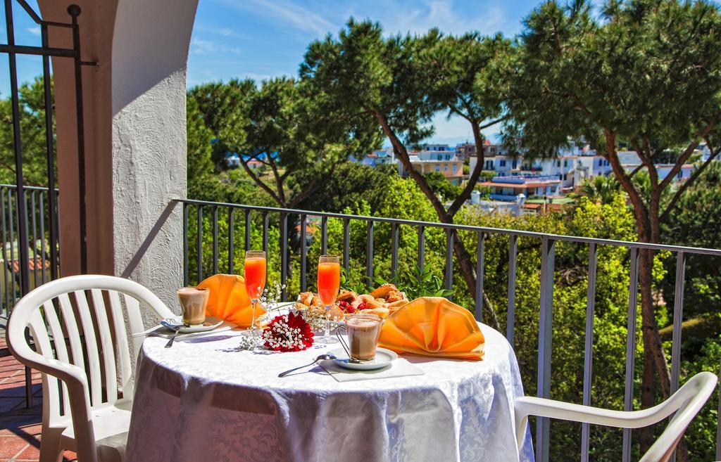 Hotel San Valentino Terme Иския Екстериор снимка