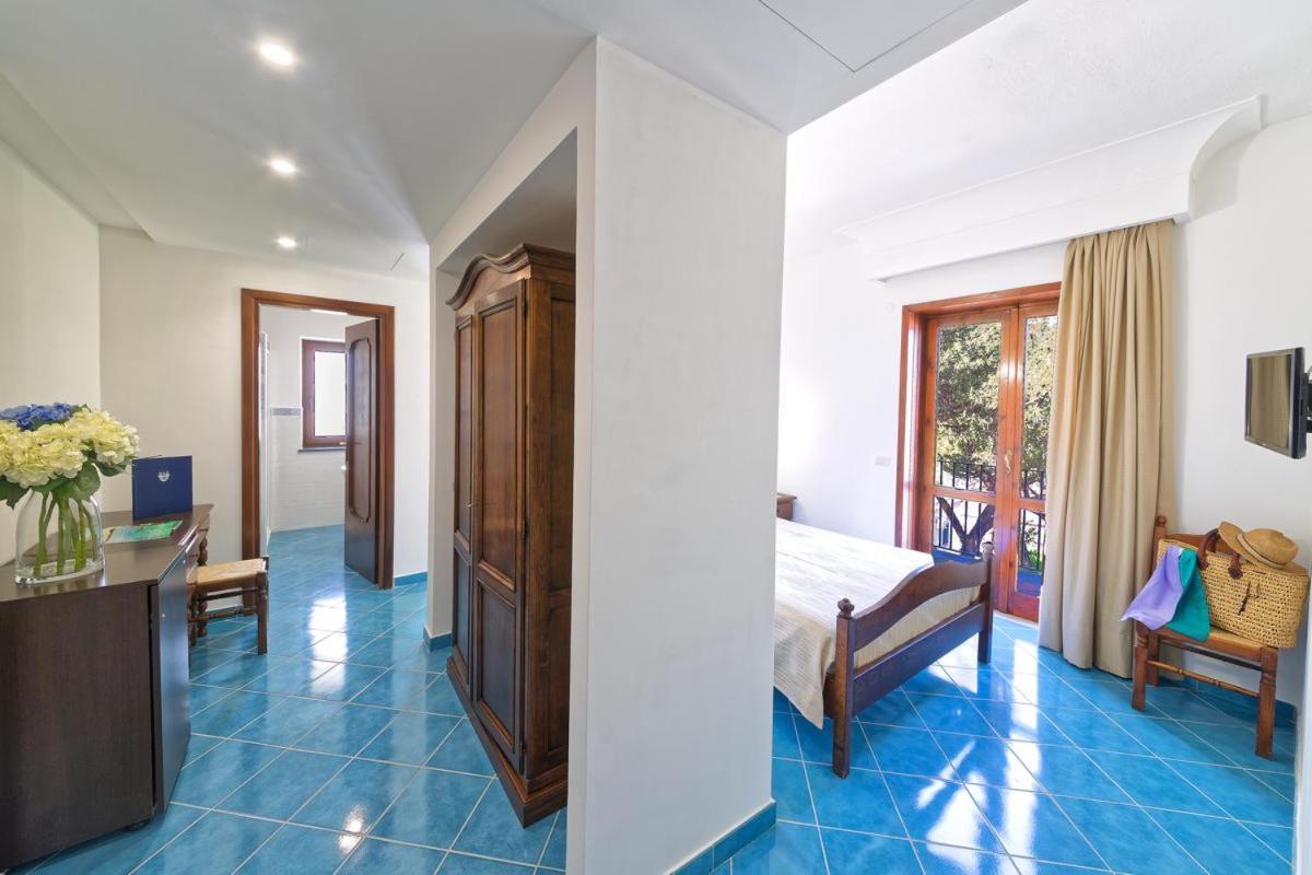 Hotel San Valentino Terme Иския Екстериор снимка